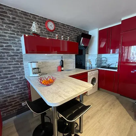 Apartment Red Pearl- Piscine, Parking Prive, Pour 4 Personnes Equipe, De Richelieu A 200 Metres Agde