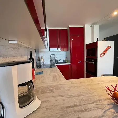 Apartment Red Pearl- Piscine, Parking Prive, Pour 4 Personnes Equipe, De Richelieu A 200 Metres